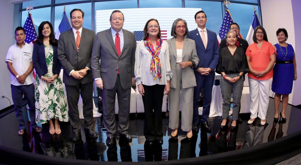 Eleven alumni across El Salvador convened for a Humphrey Alumni Global Policy in San Salvador.